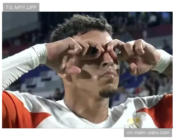 克雷桑带伤坚持比赛，任意球破门助泰山扳平比分